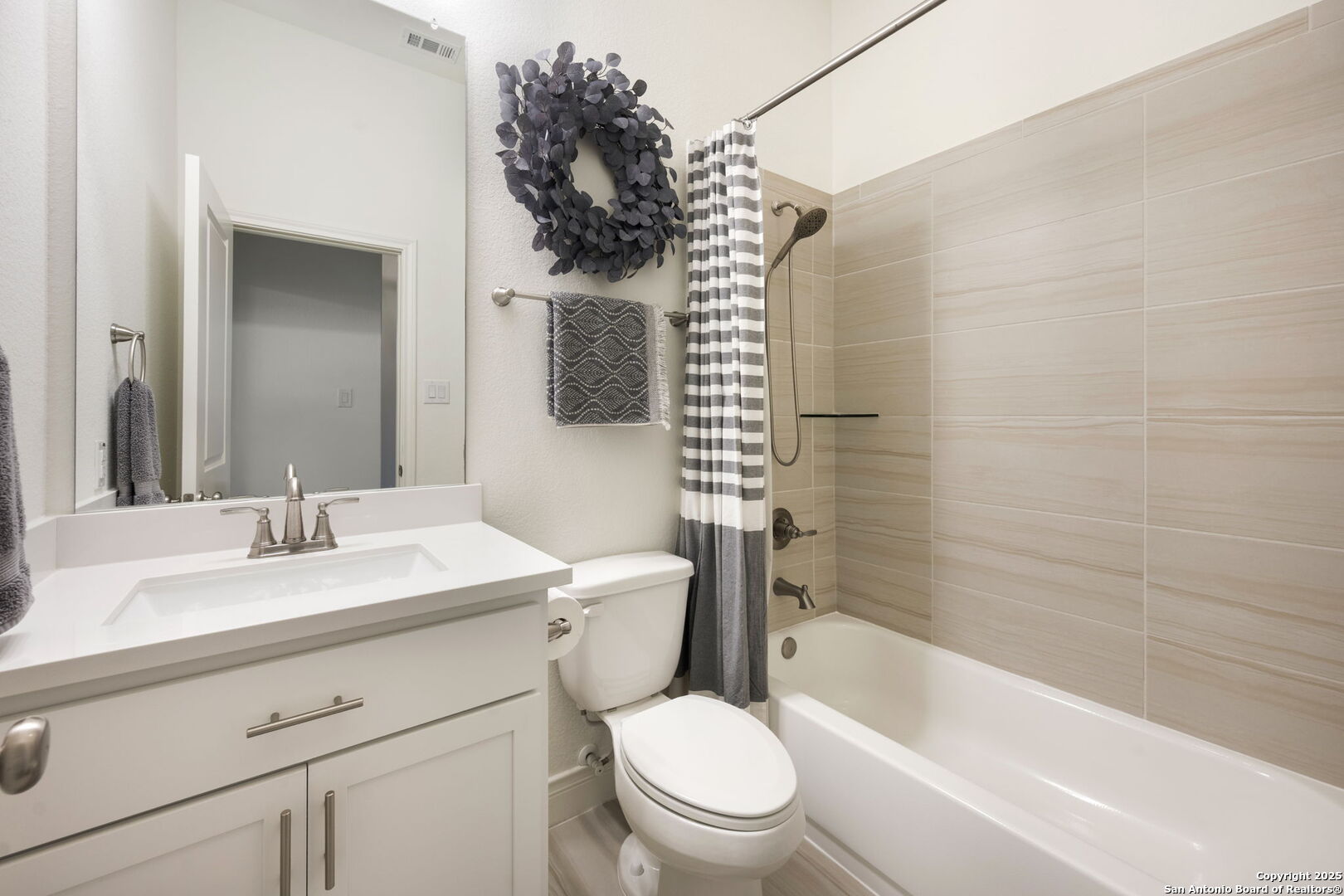 1159 Cadogan Squire