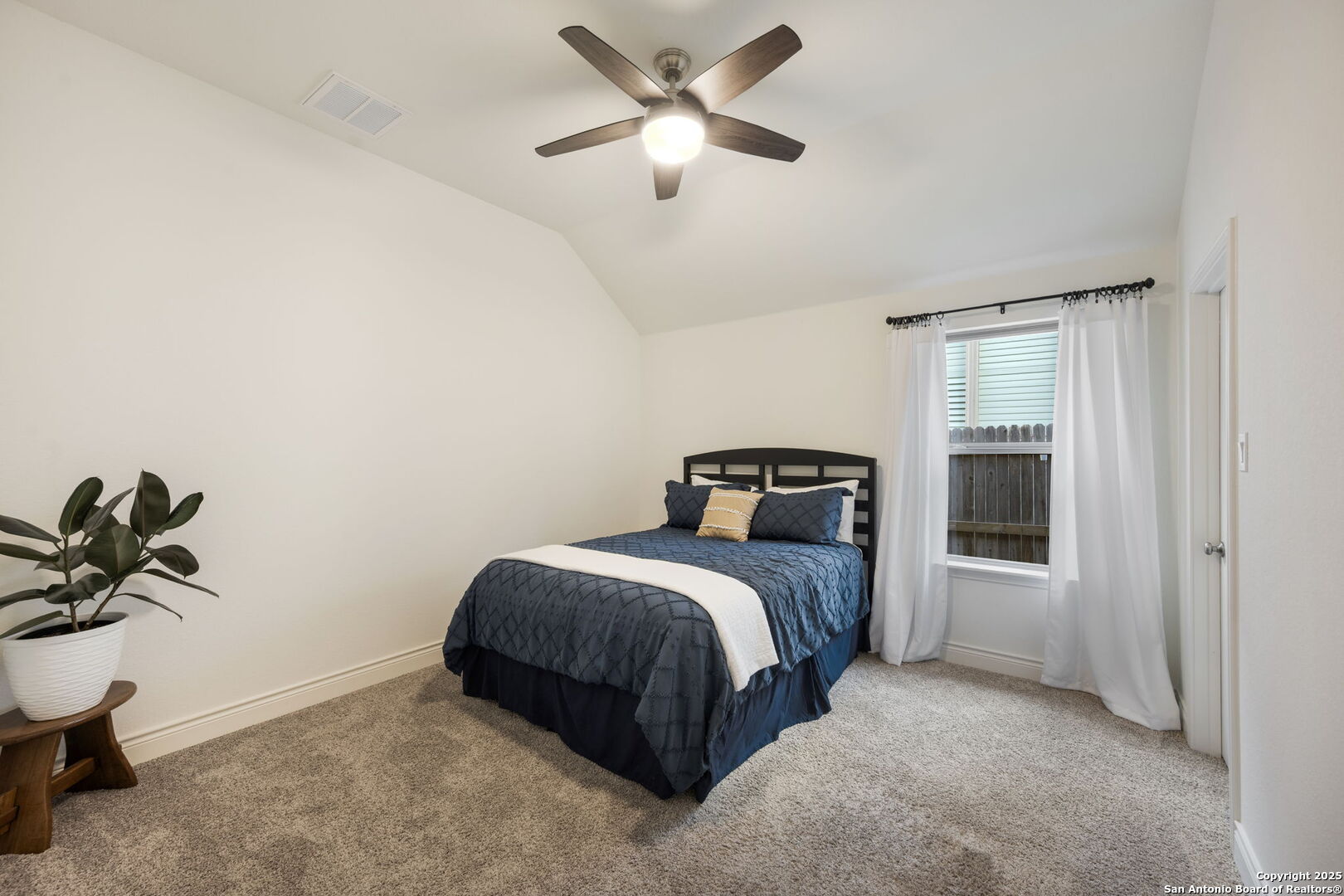 1159 Cadogan Squire