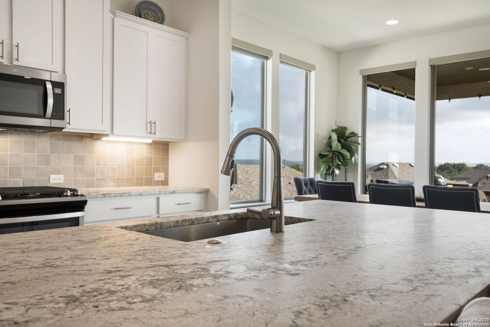 1159 Cadogan Squire