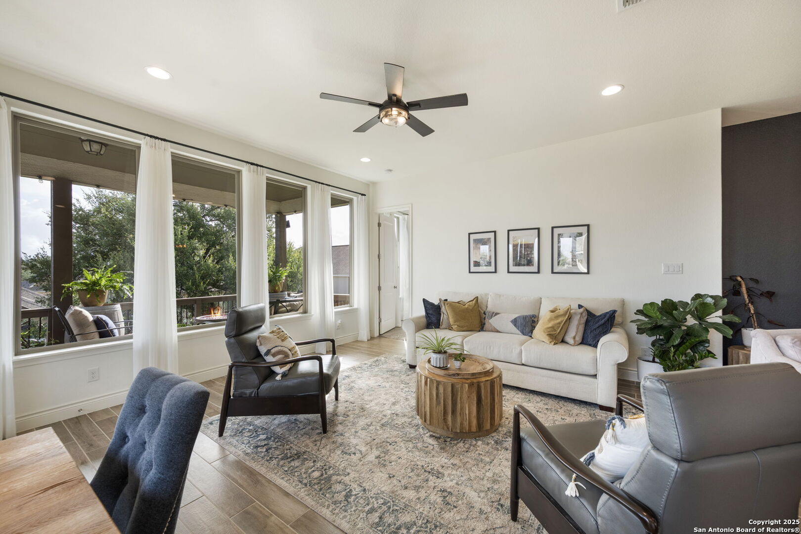 1159 Cadogan Squire