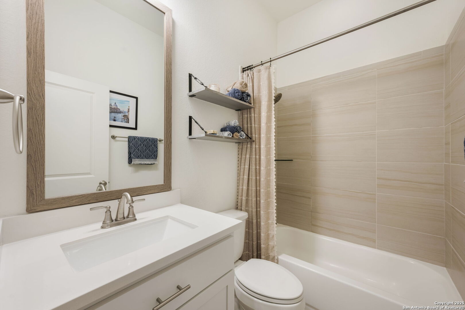1159 Cadogan Squire