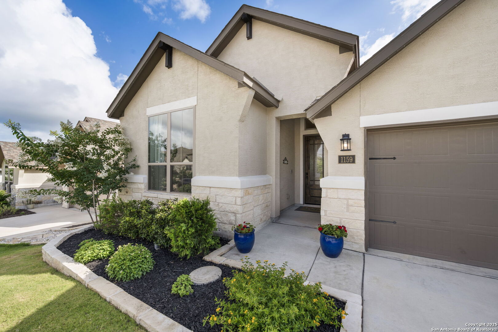 1159 Cadogan Squire