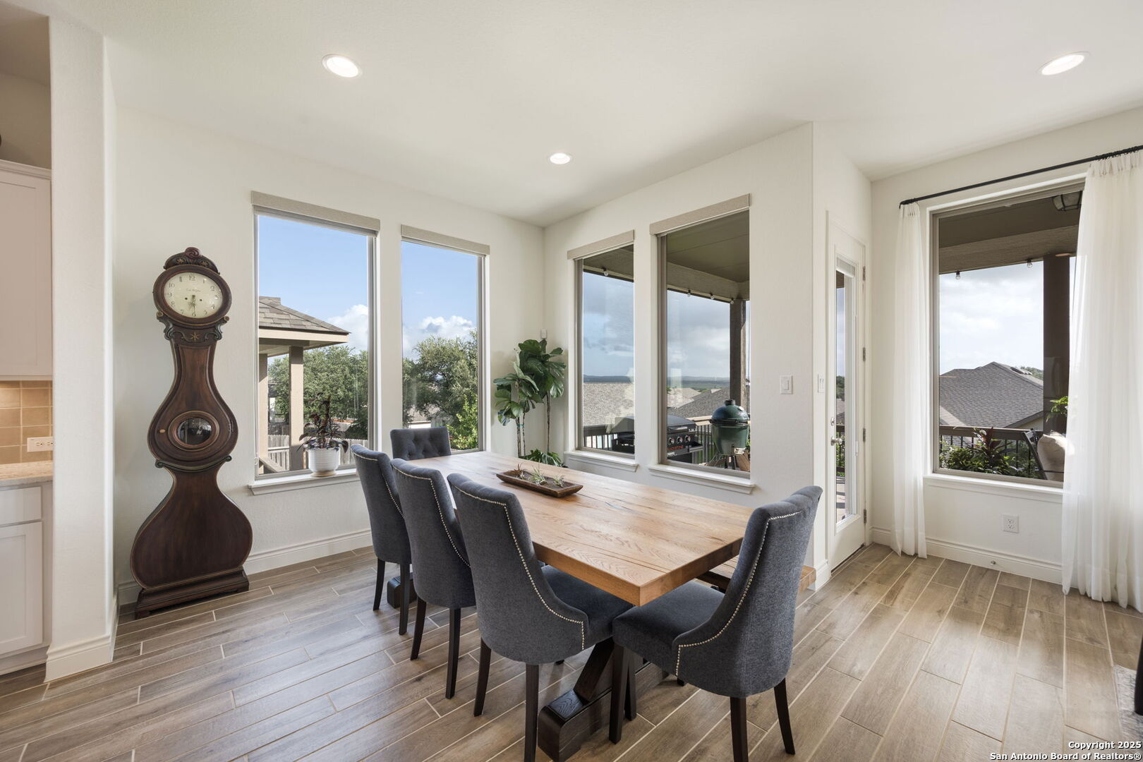 1159 Cadogan Squire