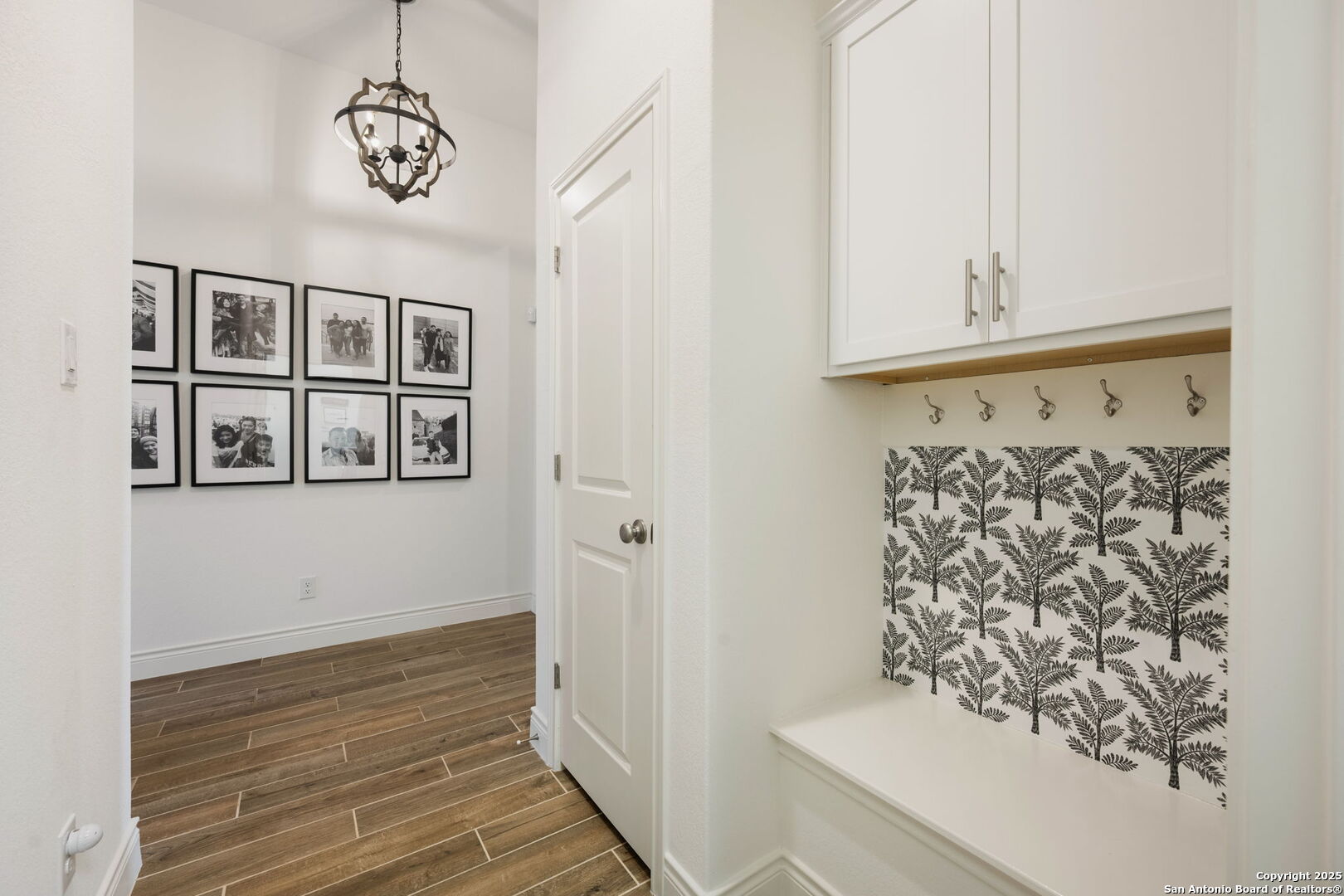 1159 Cadogan Squire