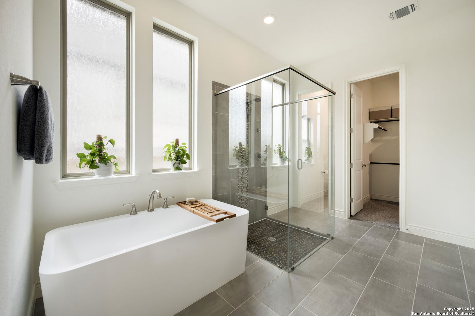 1159 Cadogan Squire