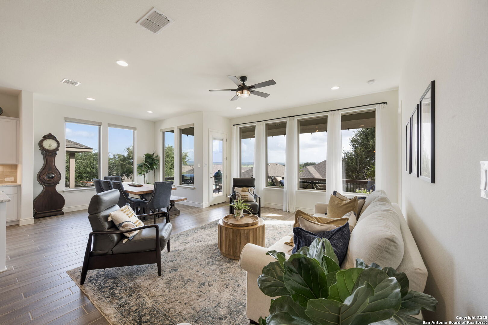 1159 Cadogan Squire
