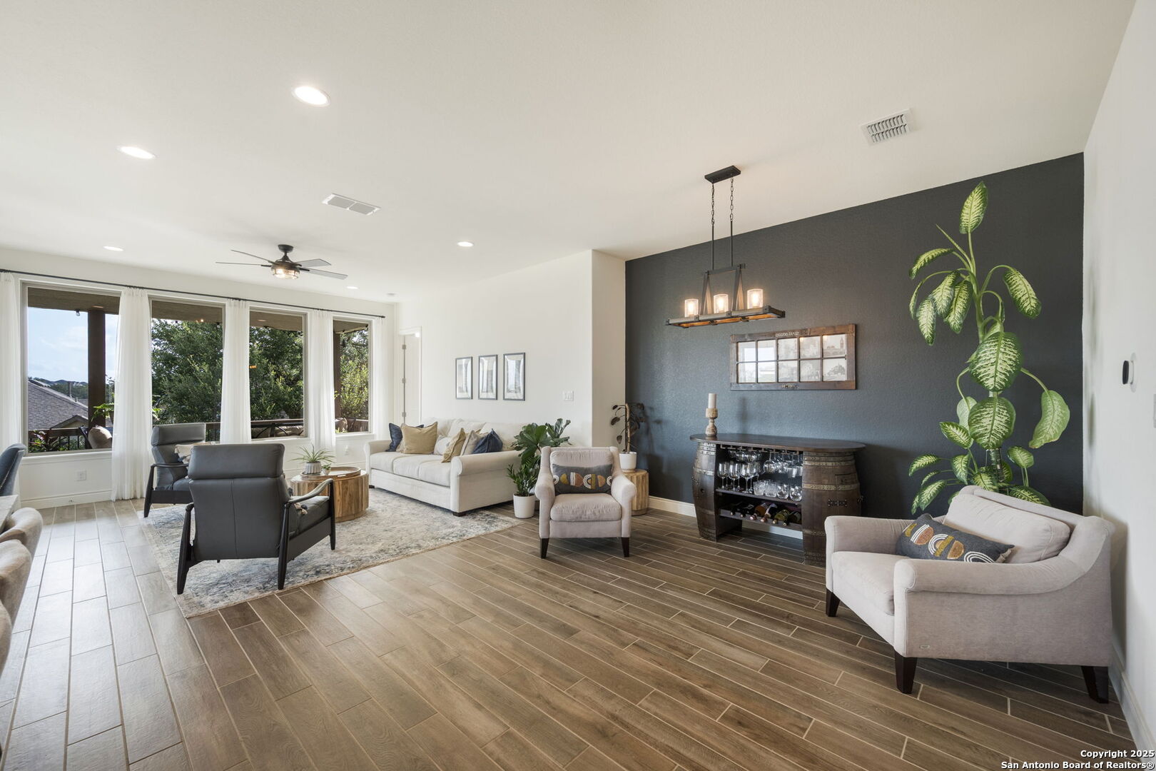1159 Cadogan Squire