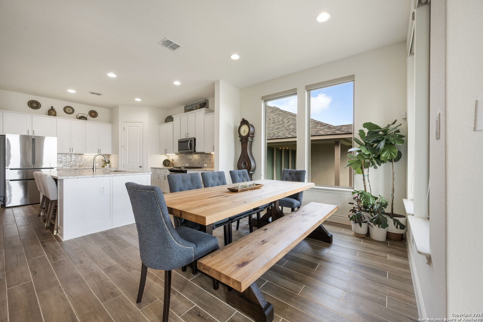 1159 Cadogan Squire
