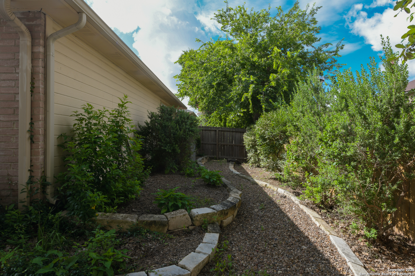 15211 Eagle Run