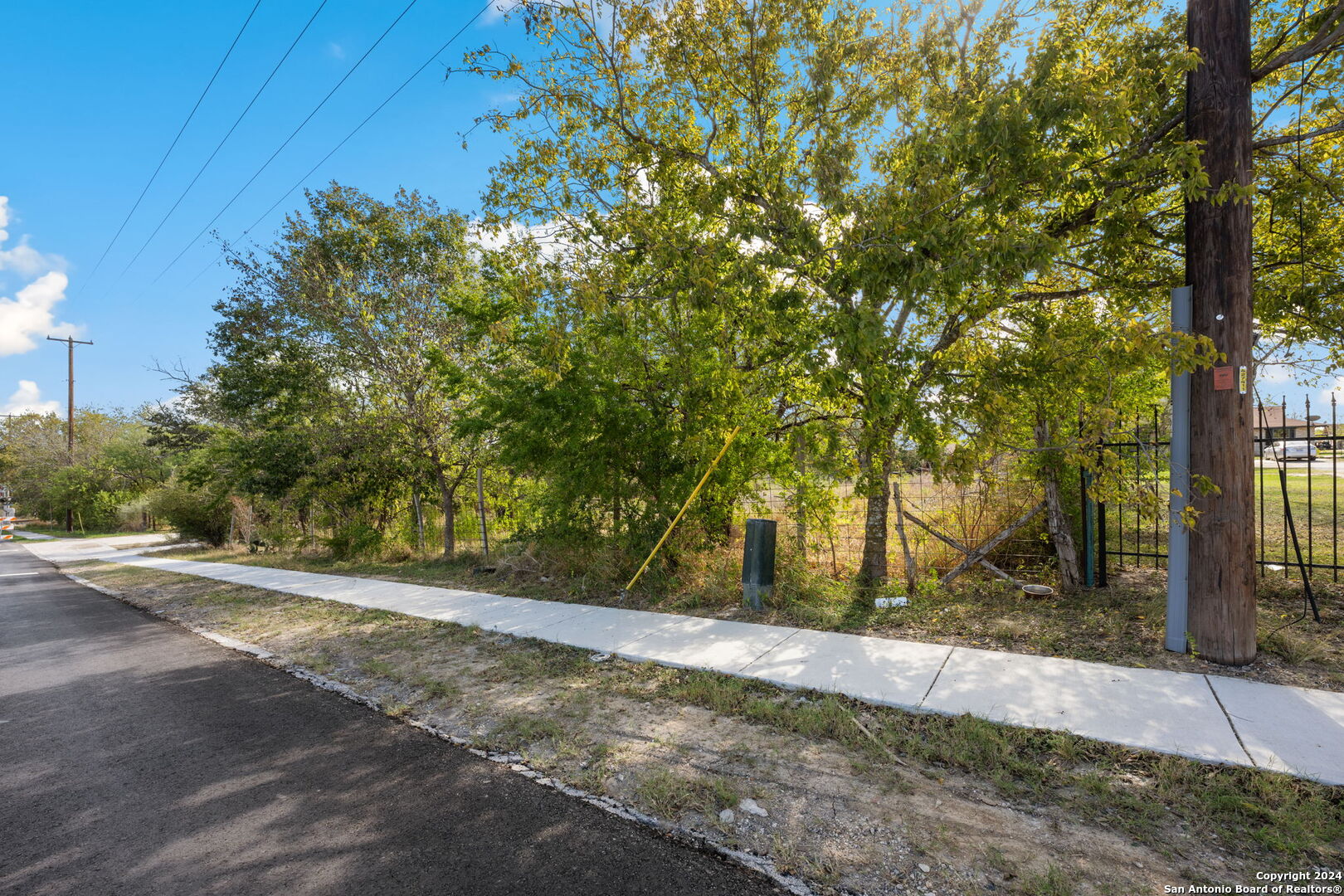 718 W VILLARET BLVD