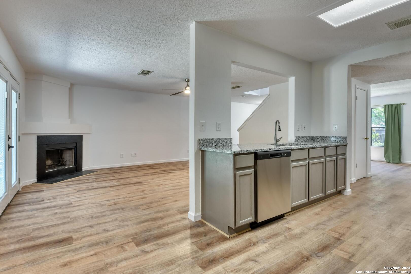 13723 Wondering Oak
