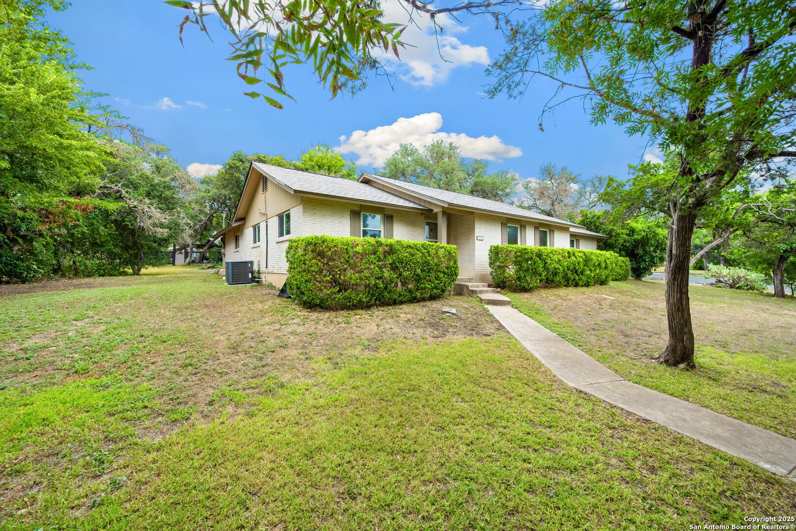 10703 Laurel Leaf
