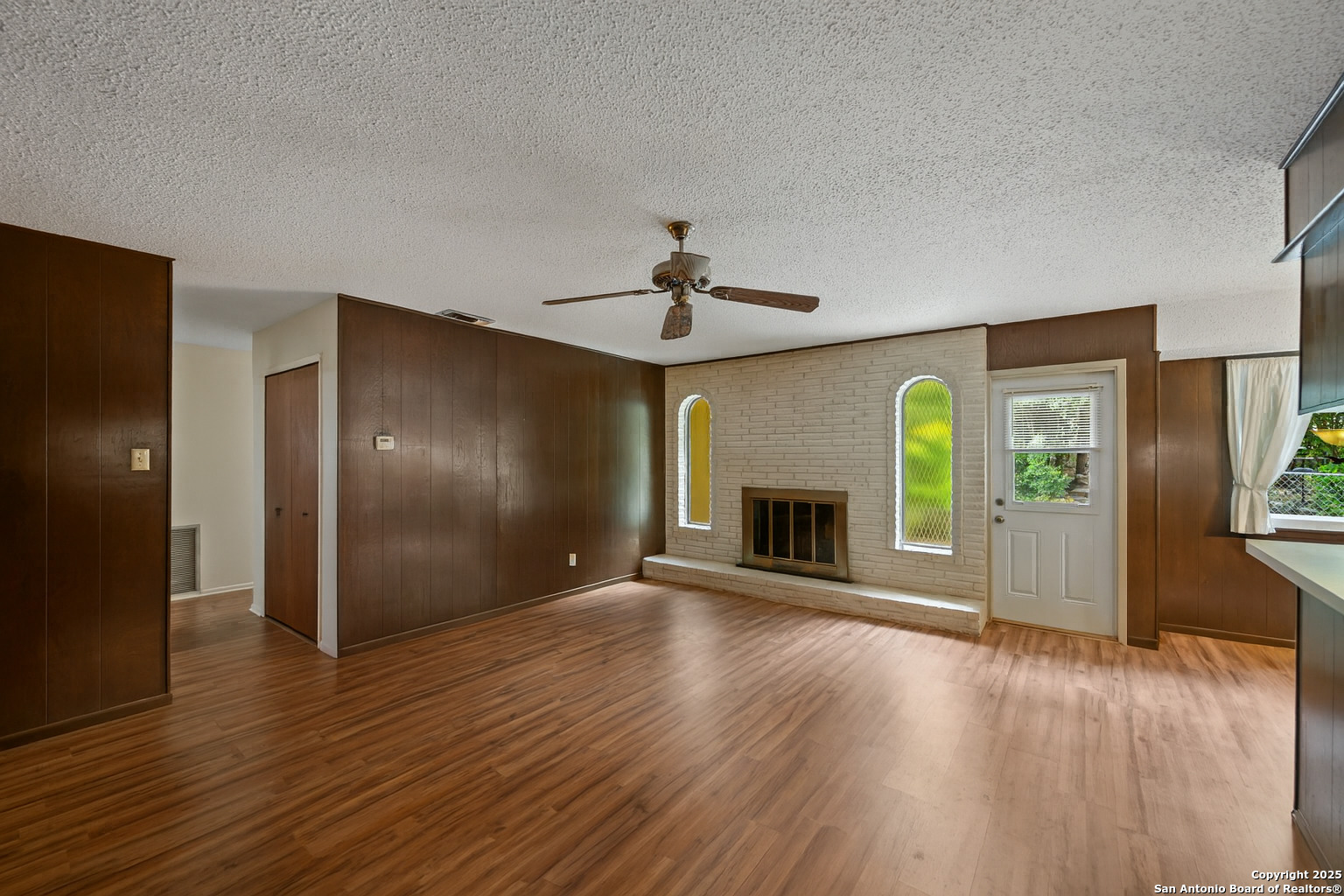 10703 Laurel Leaf