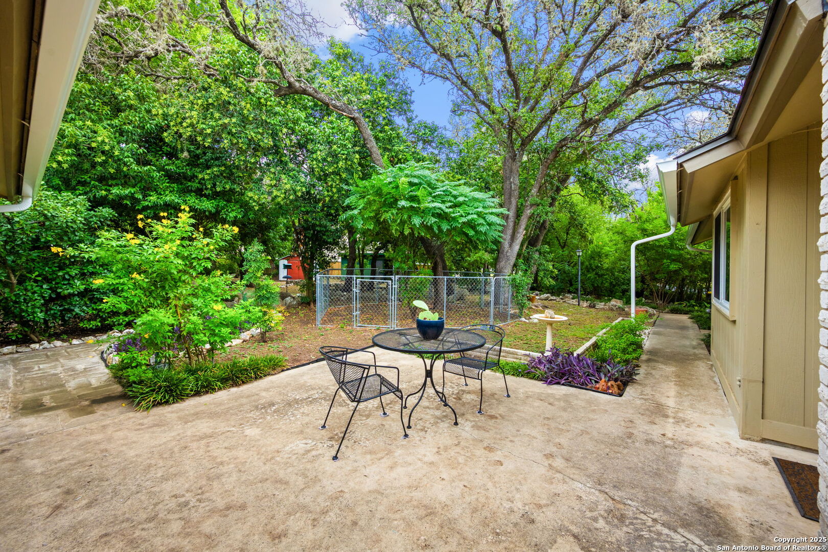 10703 Laurel Leaf