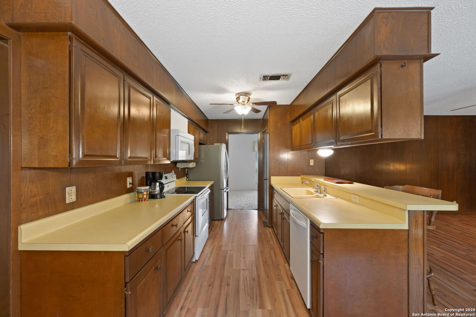 10703 Laurel Leaf
