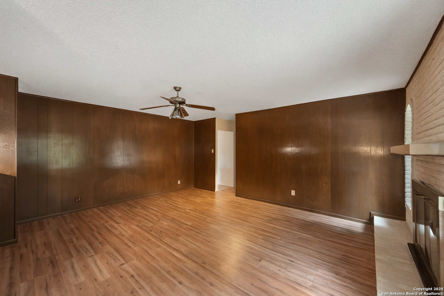 10703 Laurel Leaf