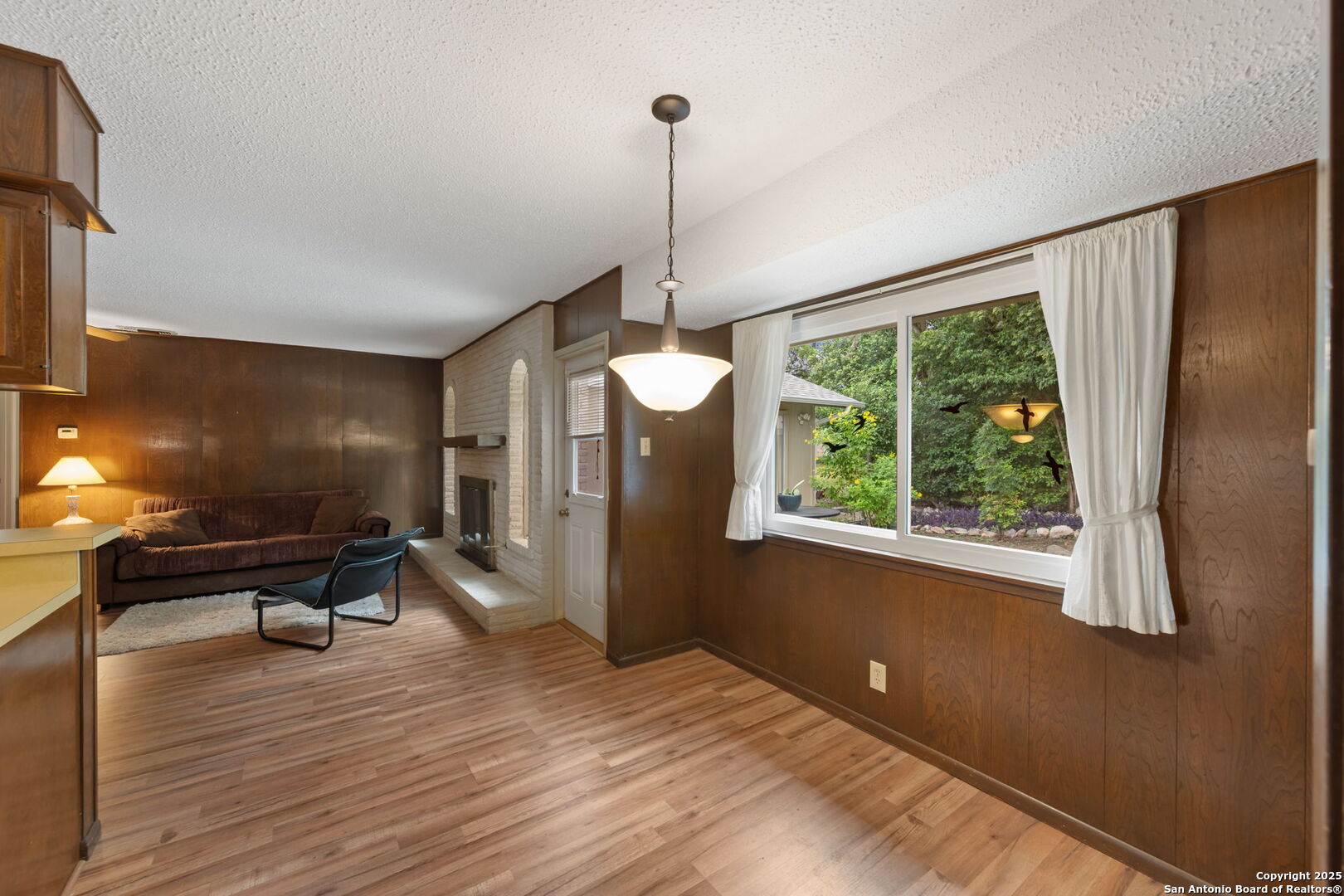 10703 Laurel Leaf