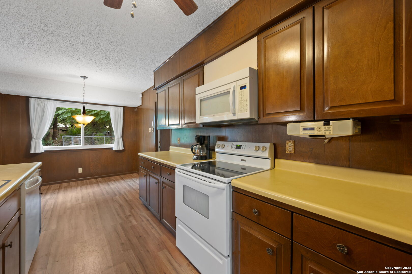 10703 Laurel Leaf