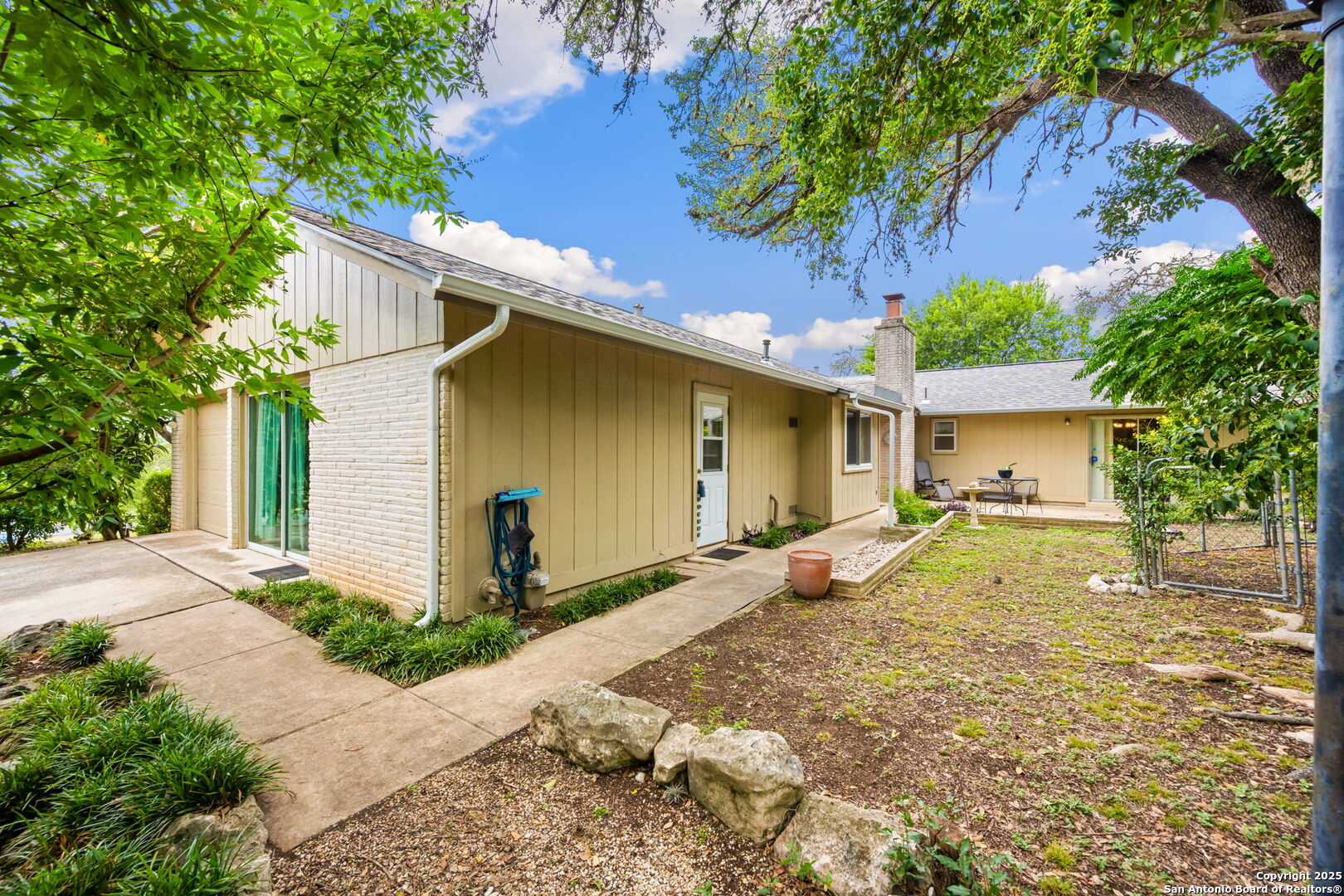 10703 Laurel Leaf