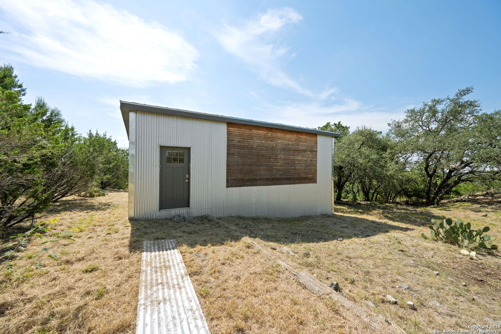 1056 Flagstone