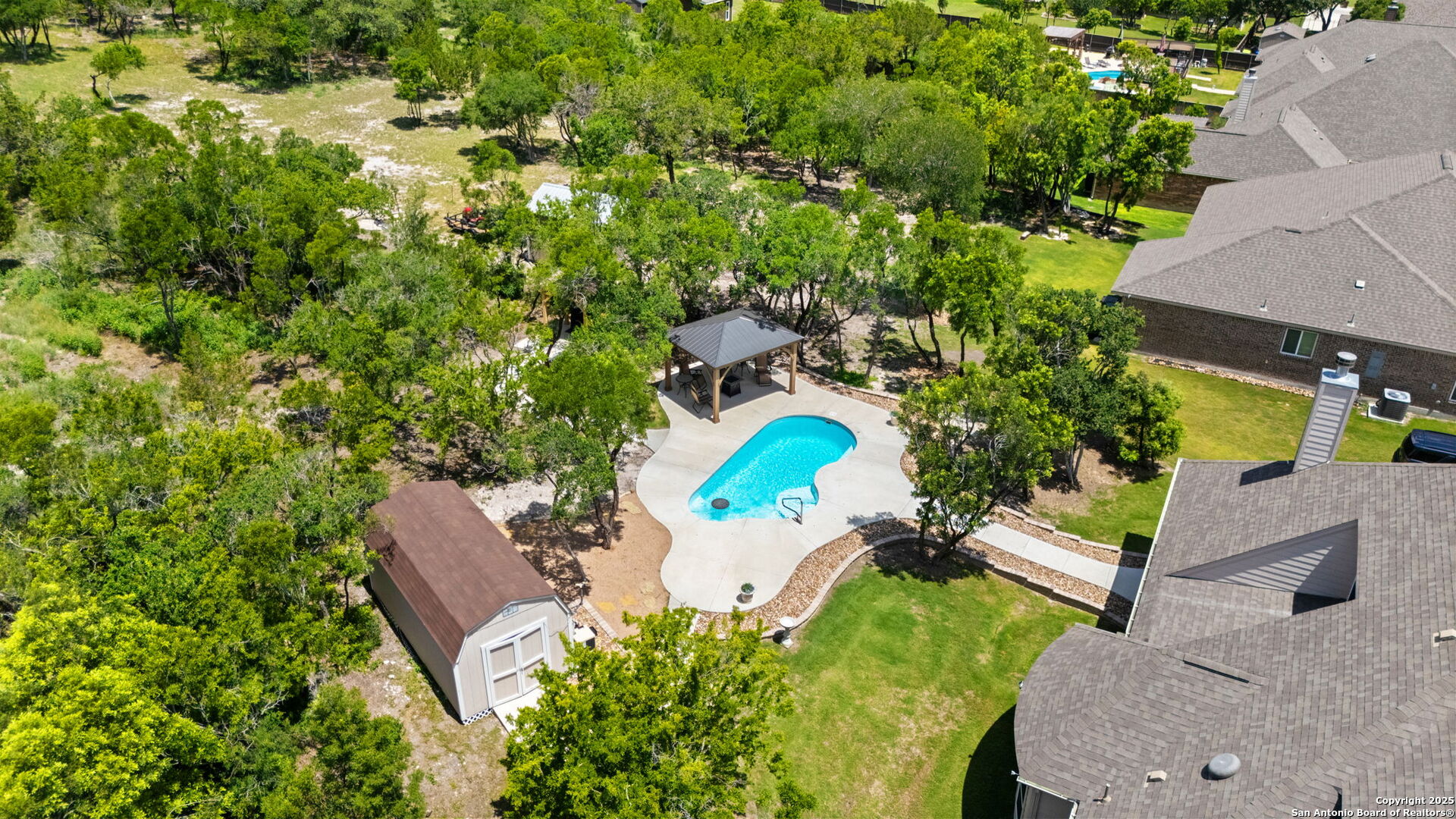 208 Roundtop Hill