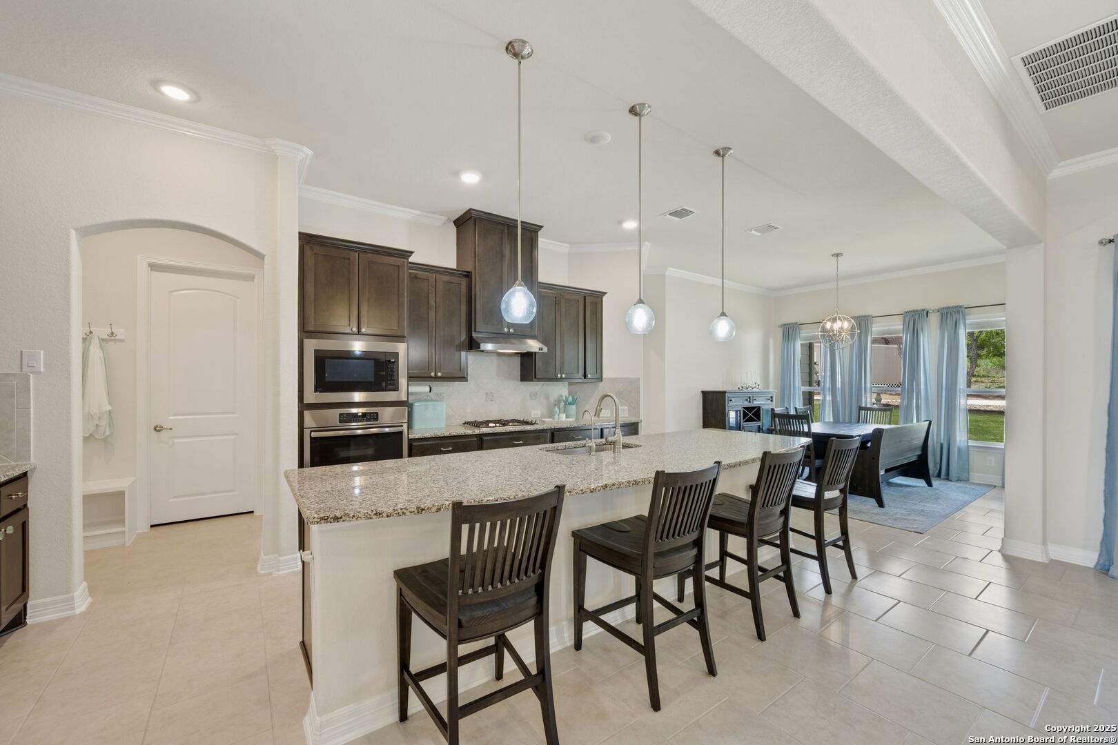 208 Roundtop Hill