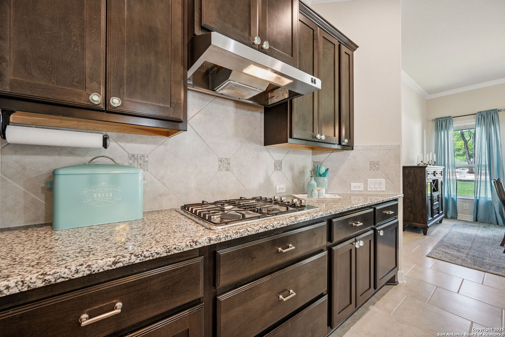 208 Roundtop Hill