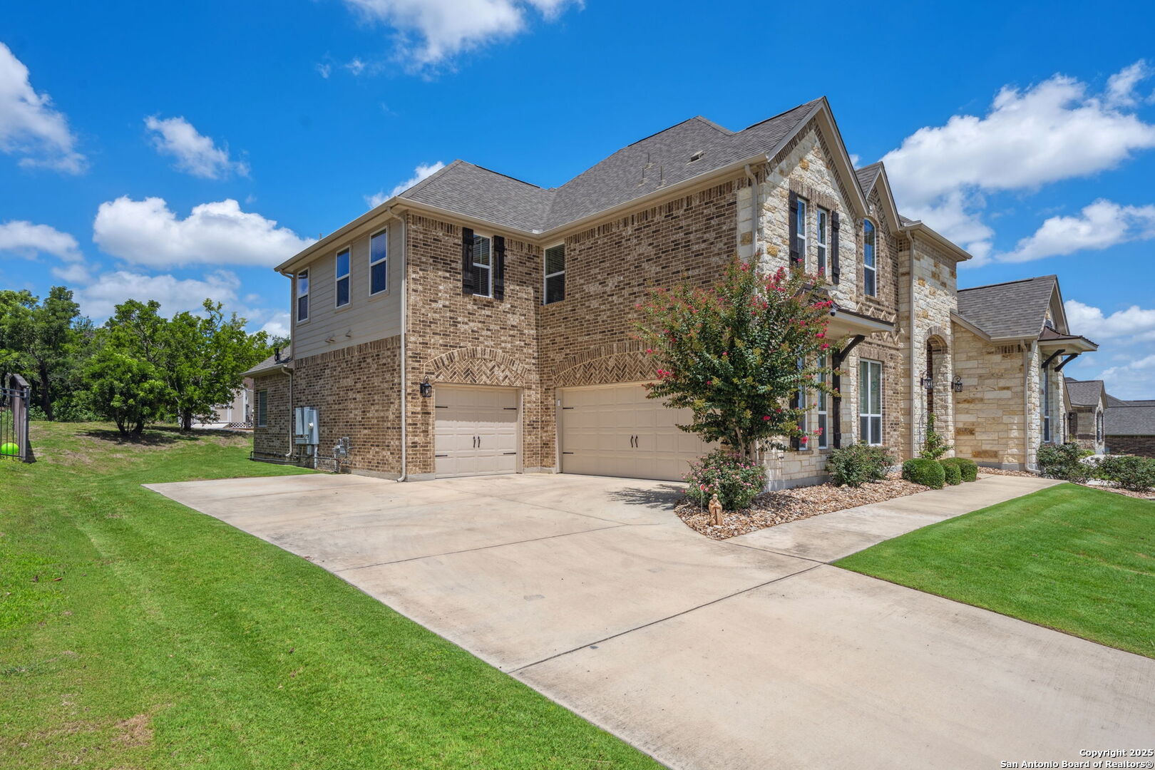 208 Roundtop Hill