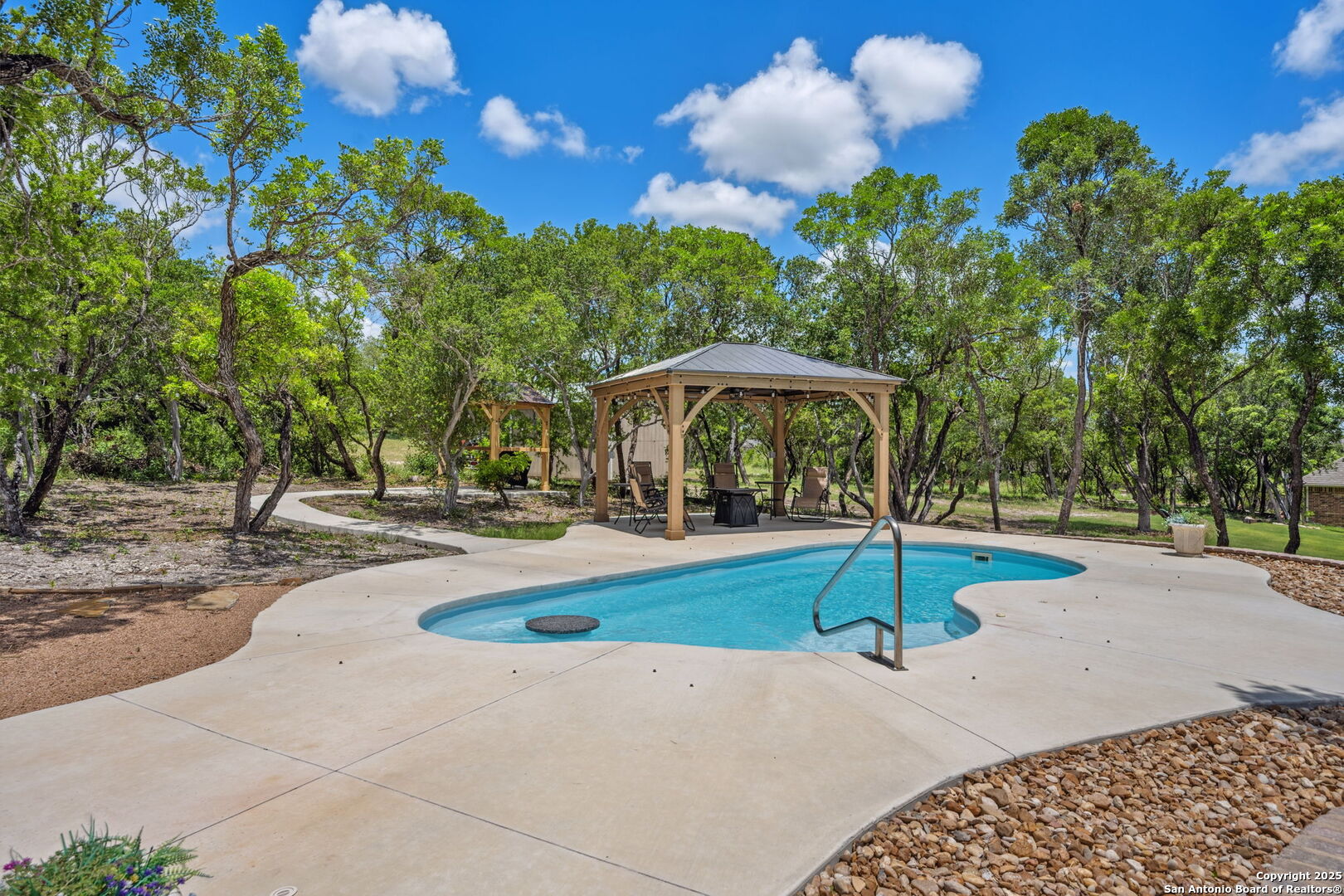 208 Roundtop Hill