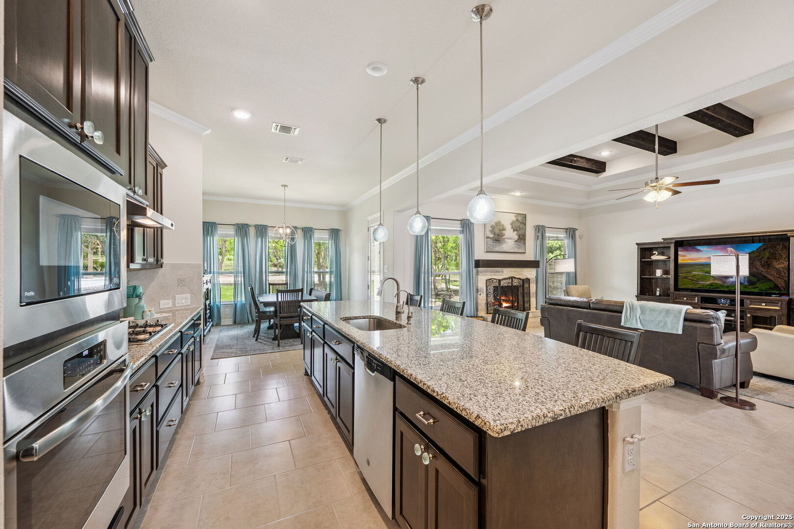 208 Roundtop Hill