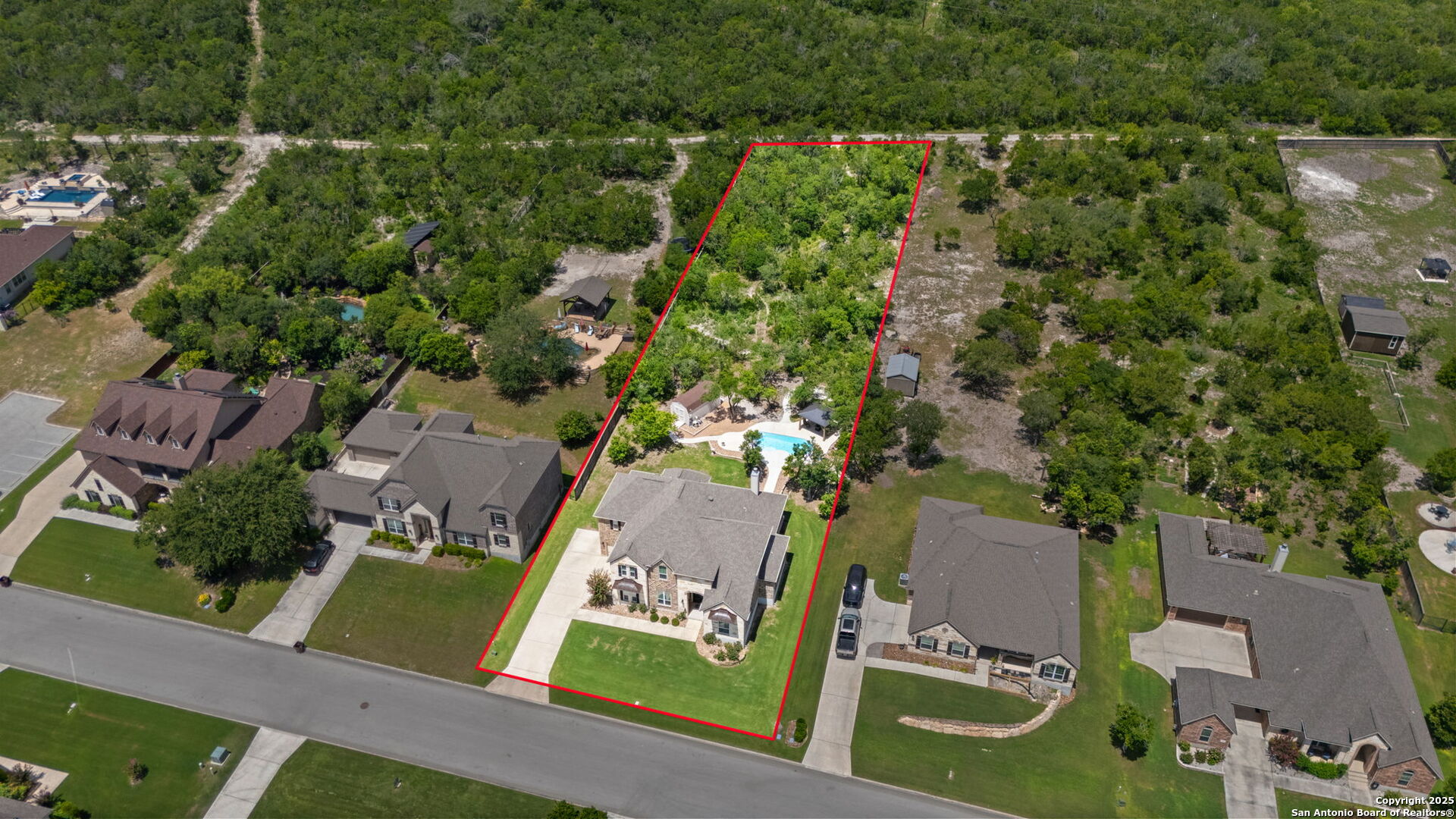208 Roundtop Hill