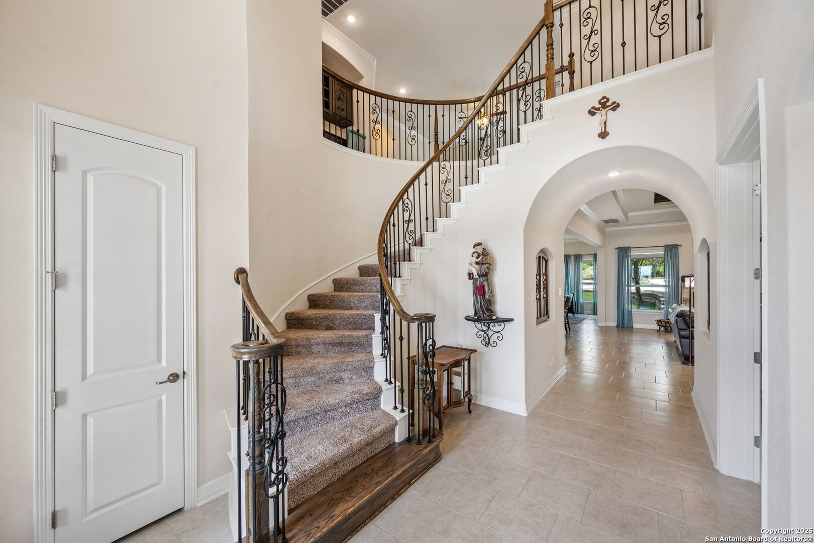 208 Roundtop Hill
