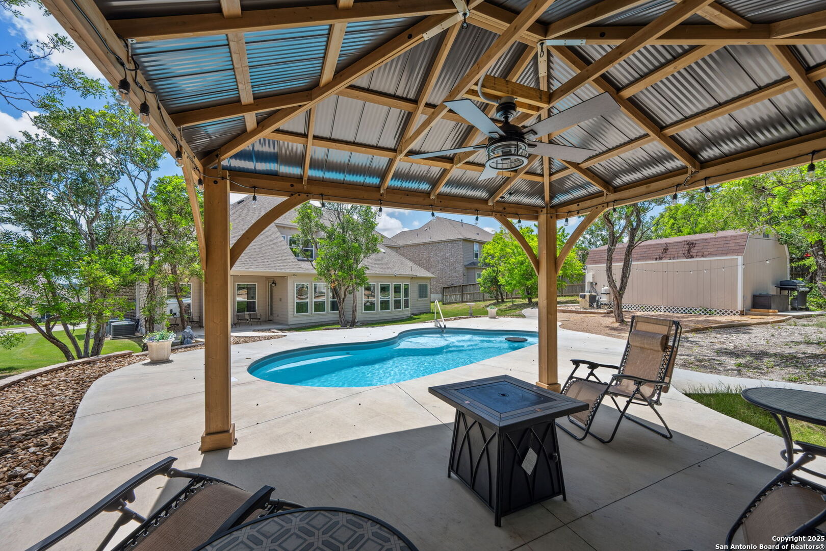 208 Roundtop Hill