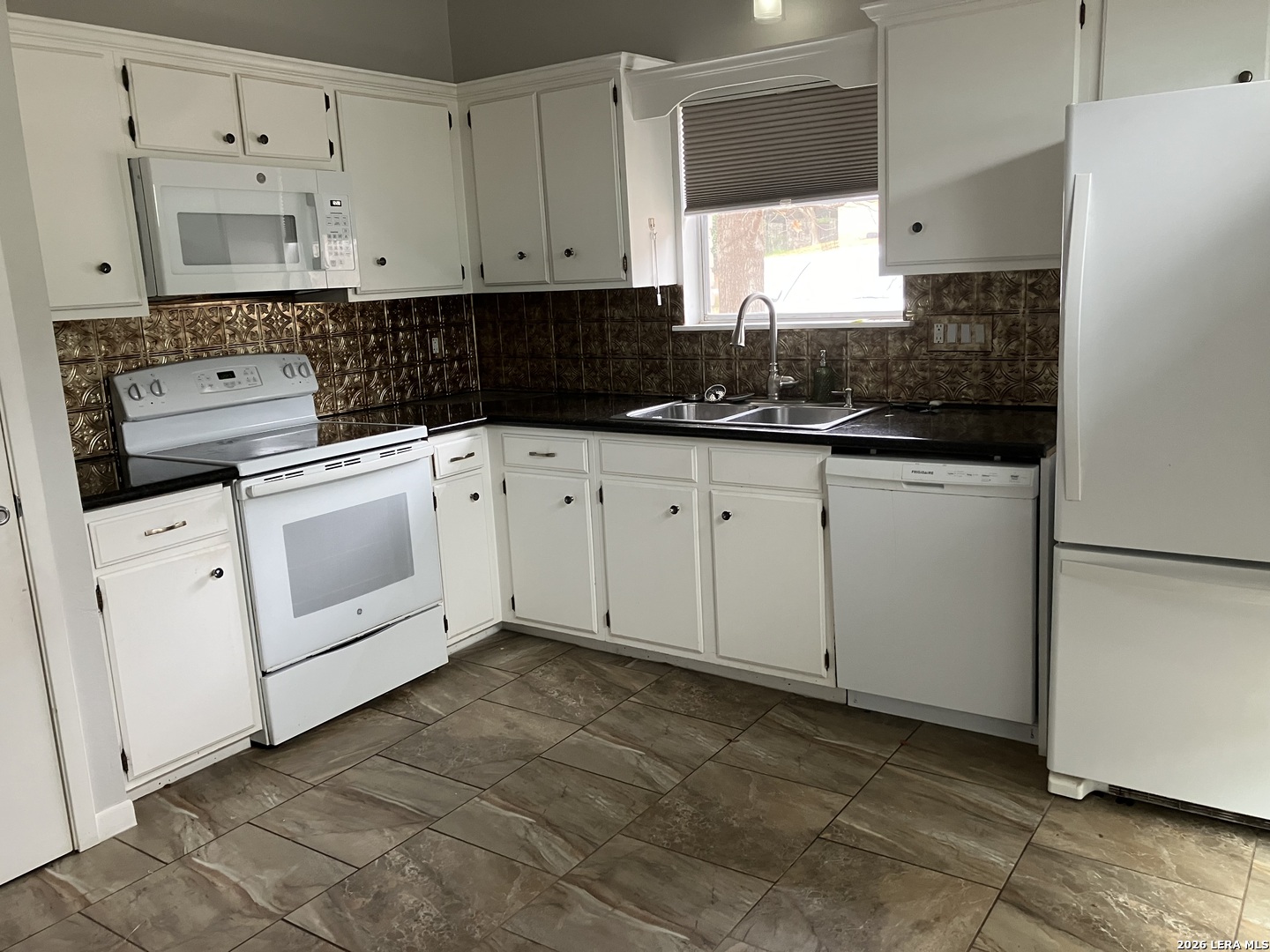 11303 Vance Jackson A5