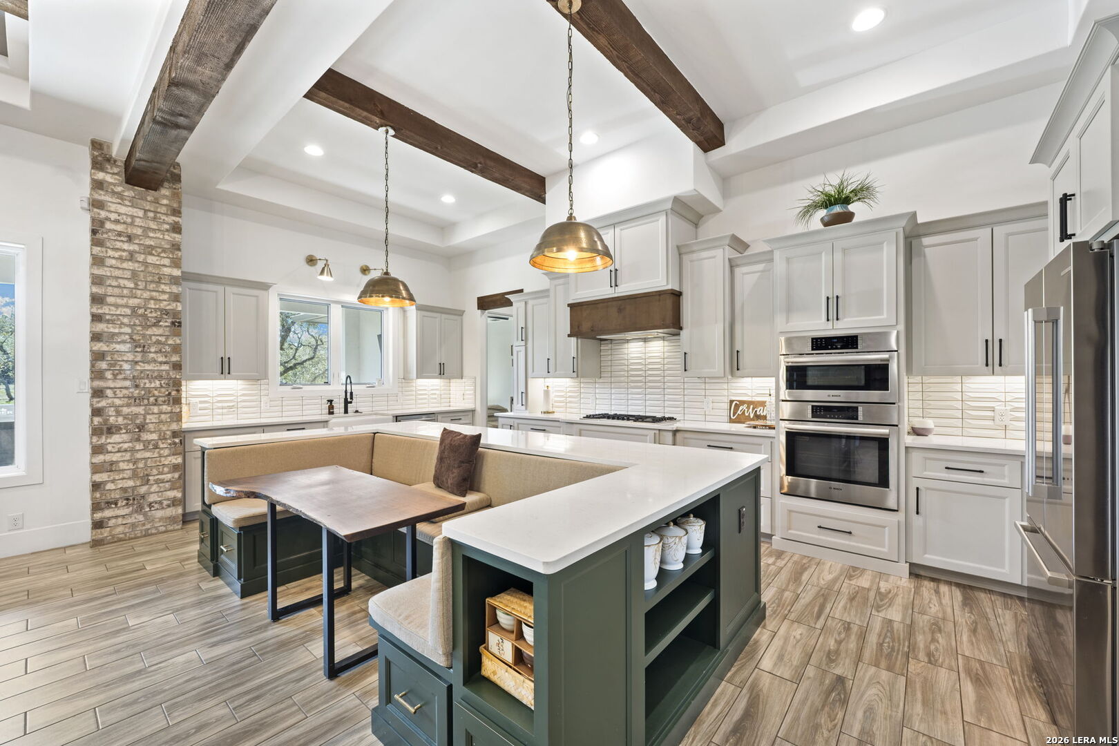 979 Belle Oaks