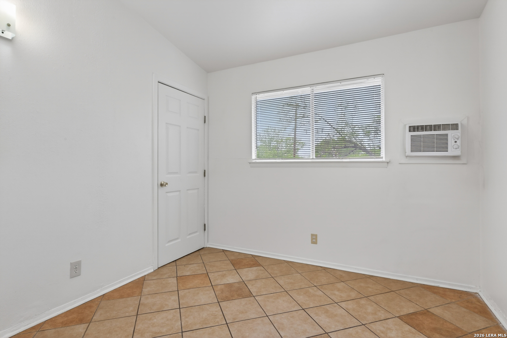 6039 GOLDEN VALLEY DR