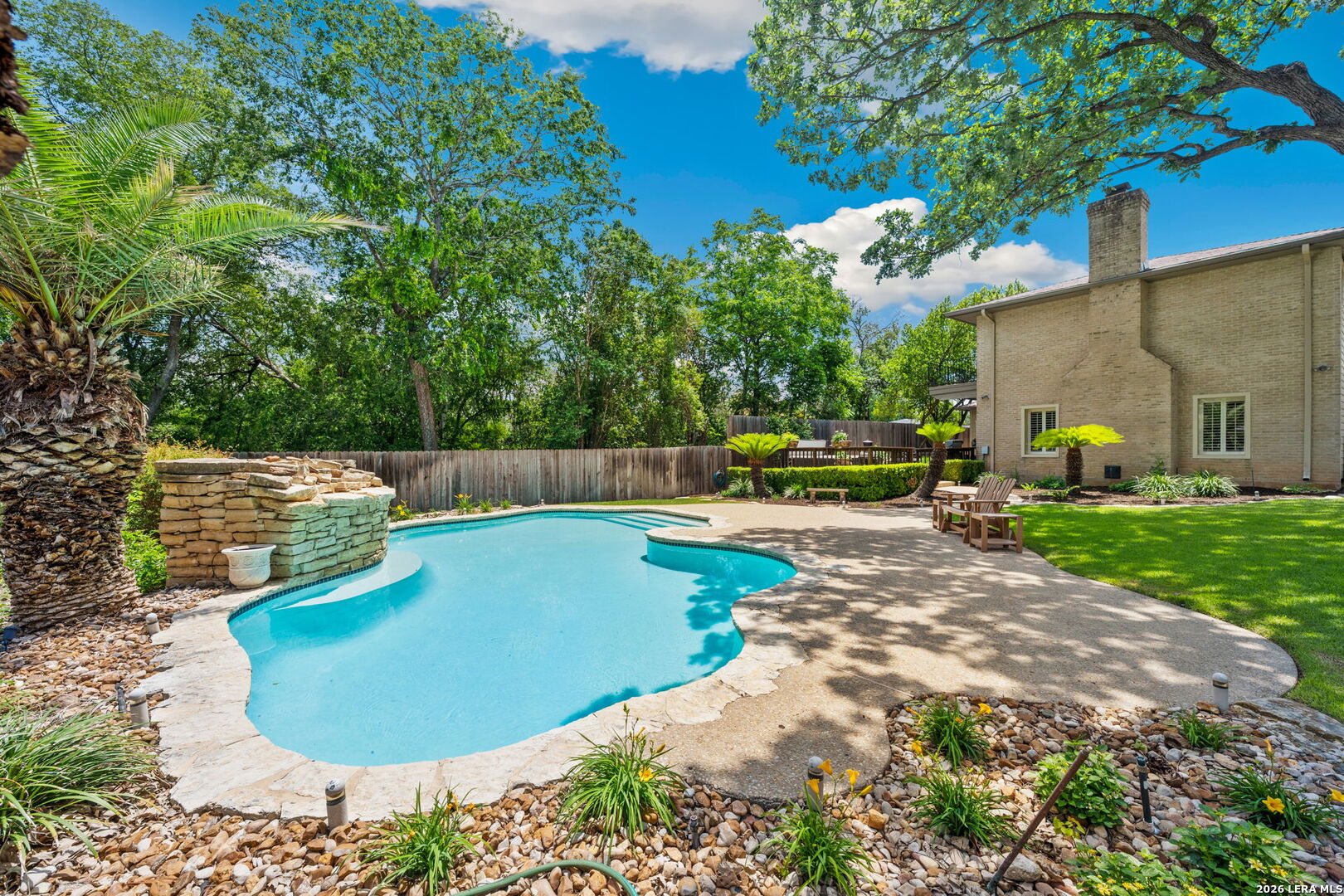 207 E SUNSET RD