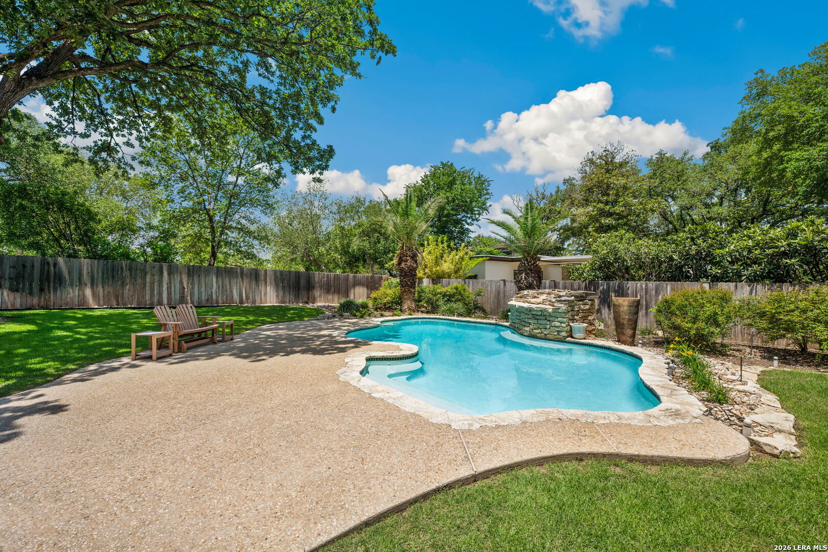 207 E SUNSET RD