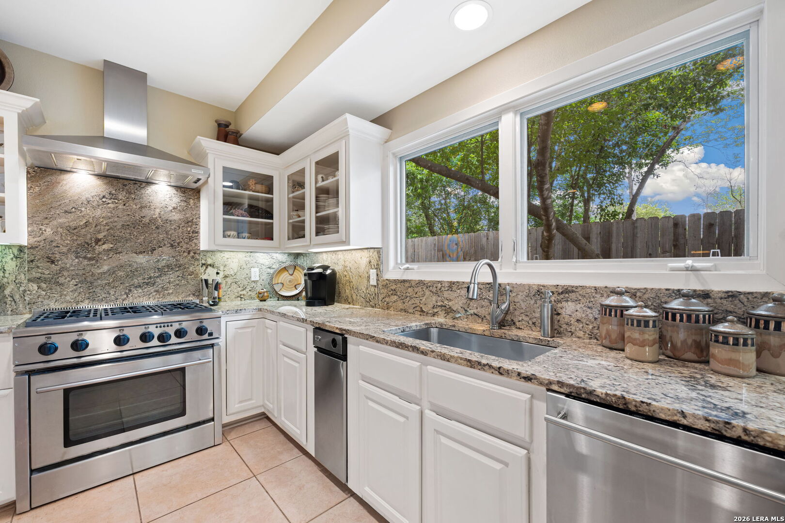 207 E SUNSET RD