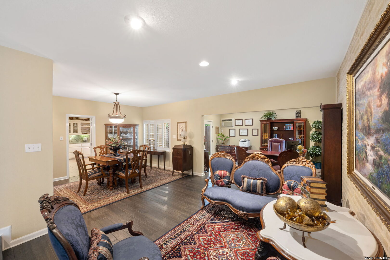 207 E SUNSET RD