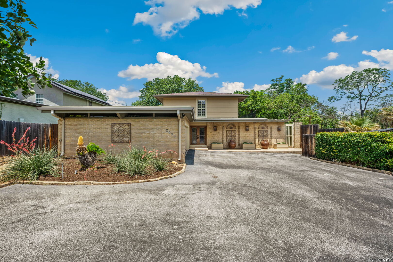 207 E SUNSET RD