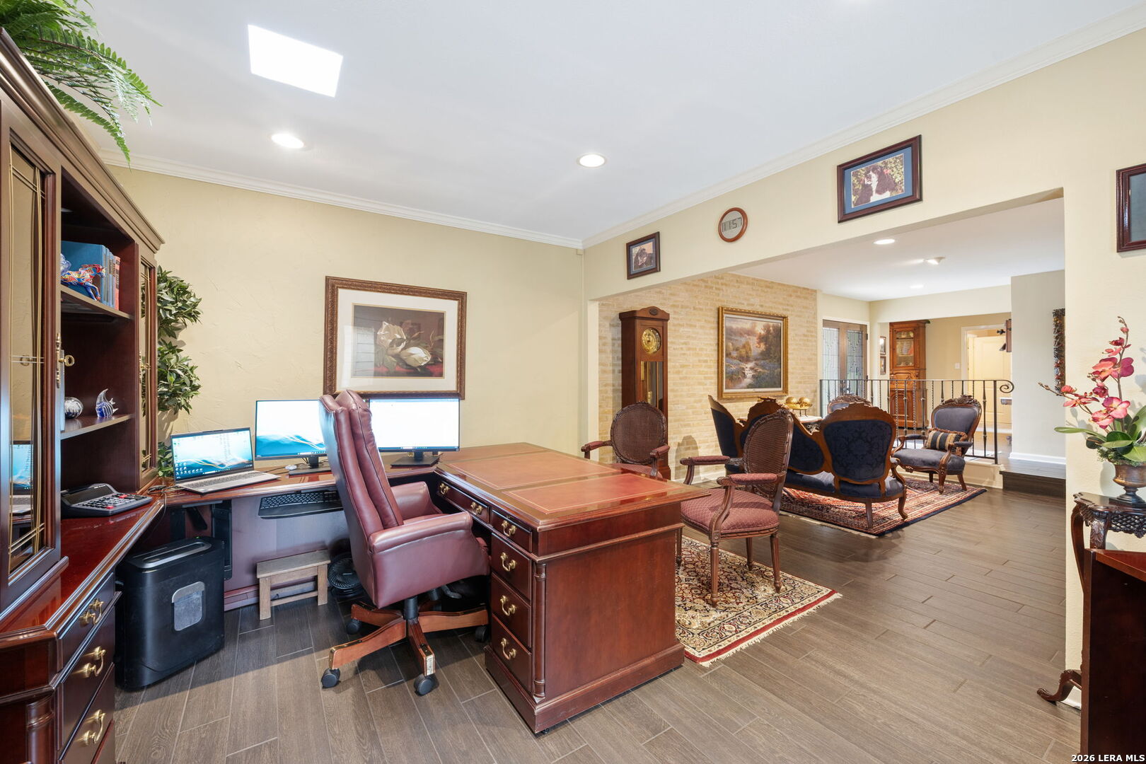 207 E SUNSET RD