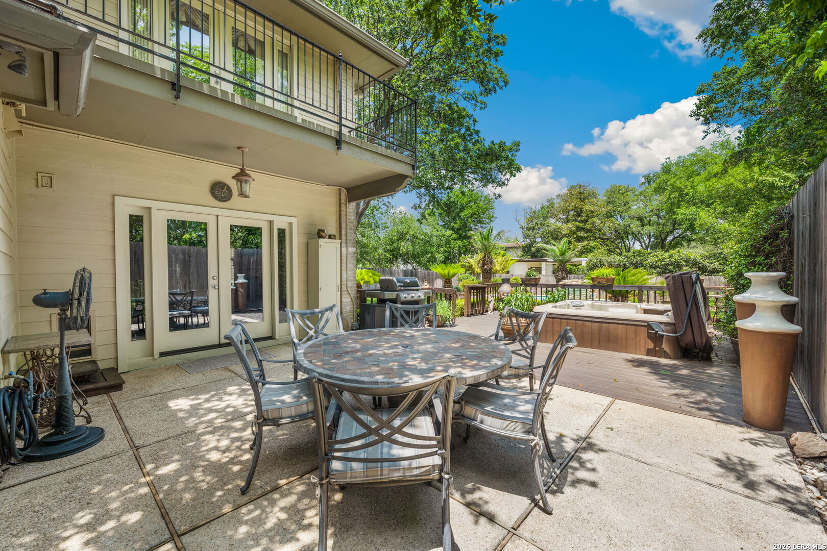 207 E SUNSET RD