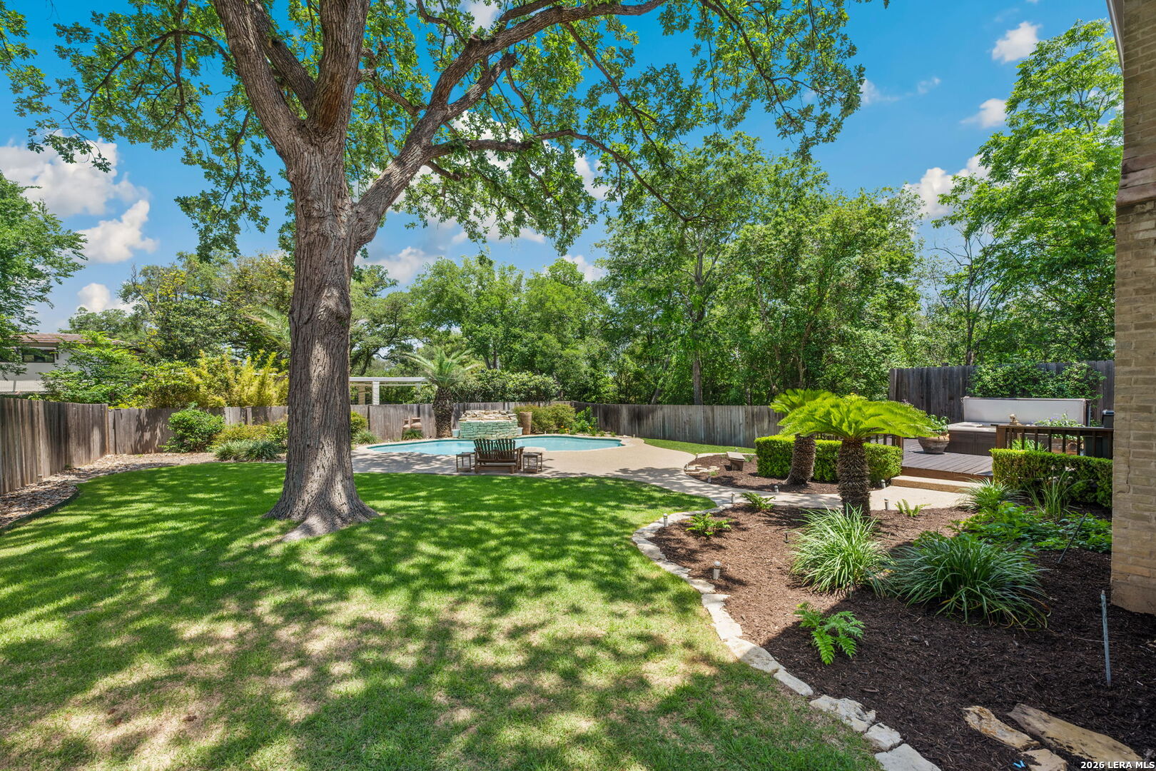 207 E SUNSET RD