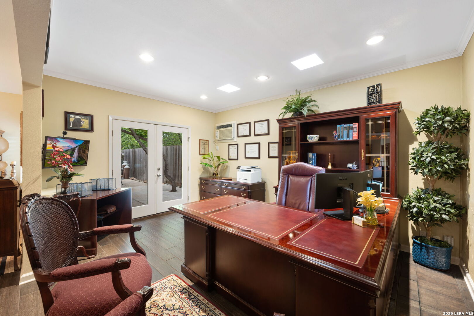 207 E SUNSET RD