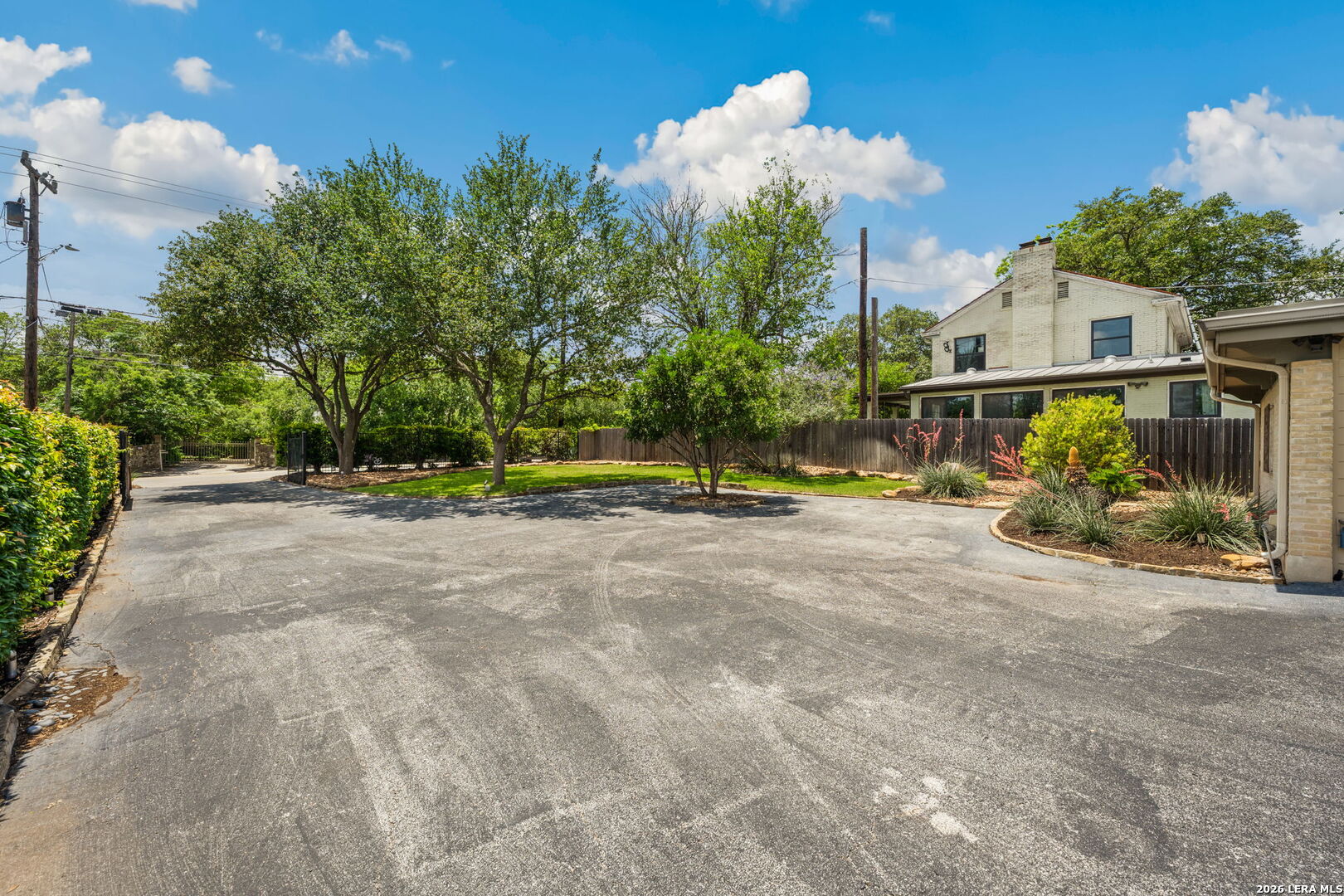 207 E SUNSET RD