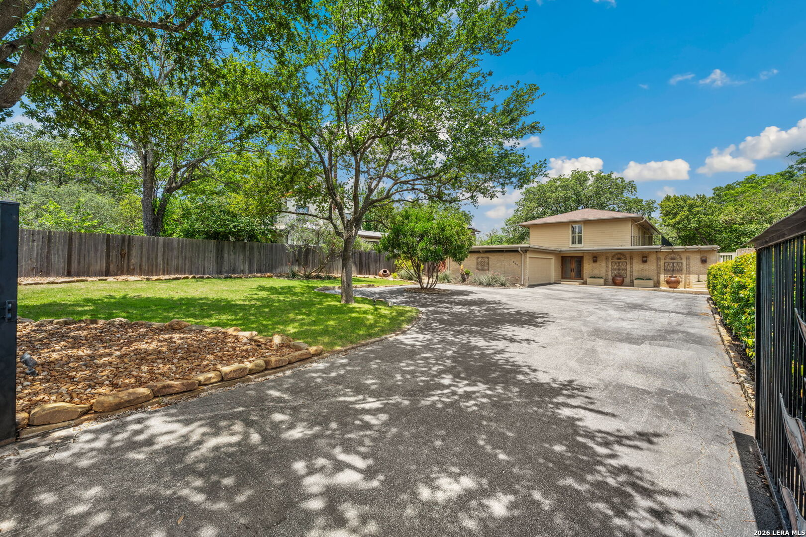 207 E SUNSET RD