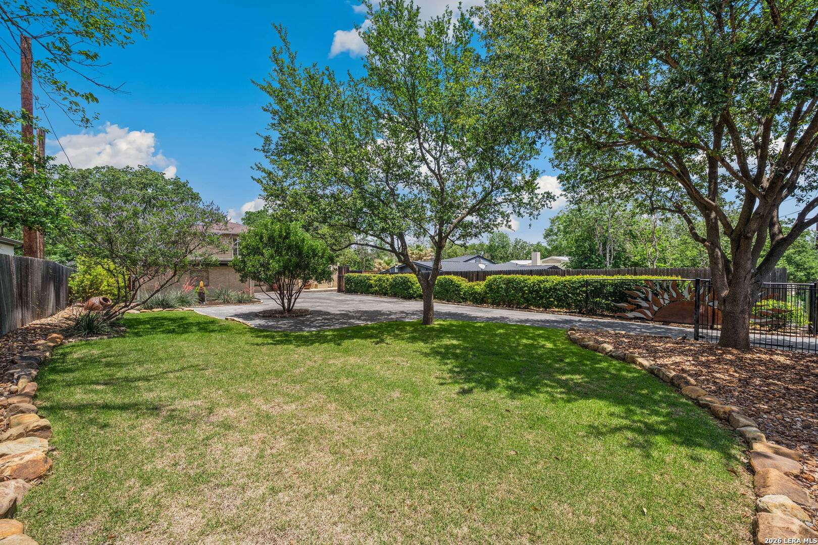 207 E SUNSET RD