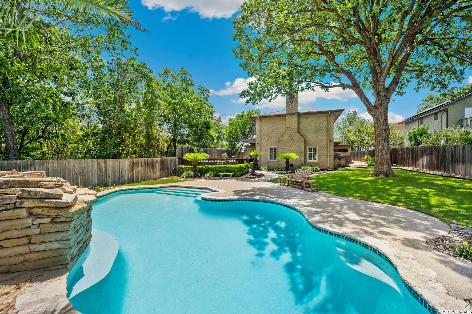 207 E SUNSET RD