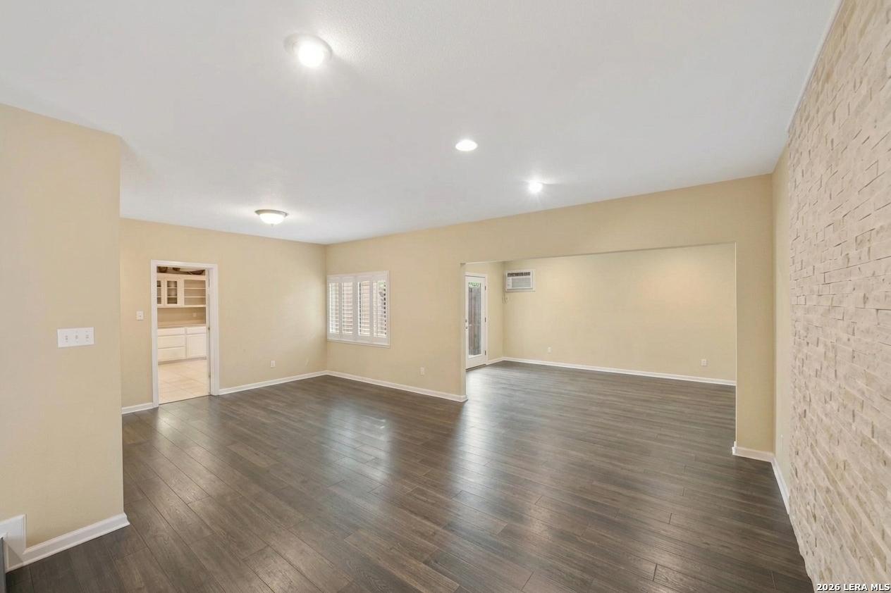 207 E SUNSET RD